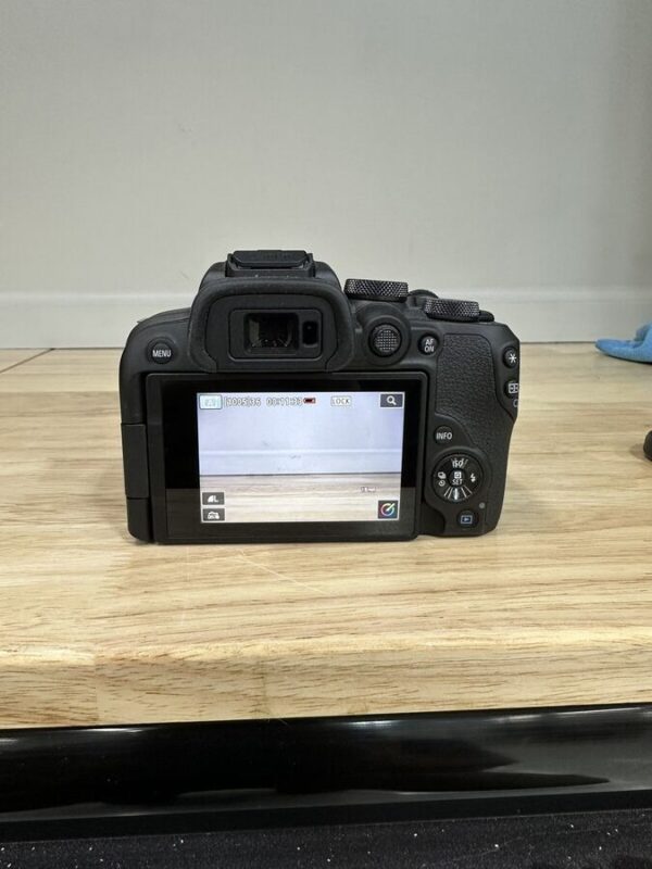 Canon Eos R10 24.2Mp Mirrorless Camera - Black (Rf-S 18-45Mm F/4.5-6.3 Is Stm) - Image 4