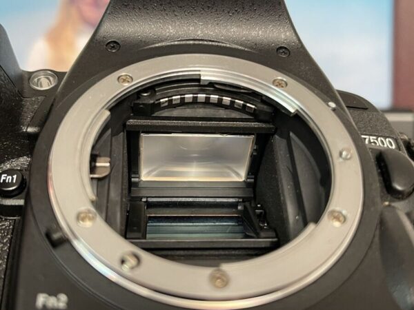 Nikon D7500 D 7500 Slr Film Camera Dx Slr Camera 20.9 Mp Body Near Mint Condition - Image 5