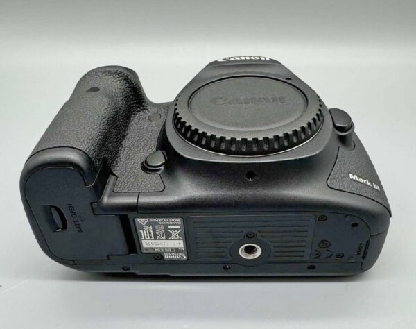 Canon Eos 5D Mark Iii 22.3 Mp Digital Slr Camera - Image 2