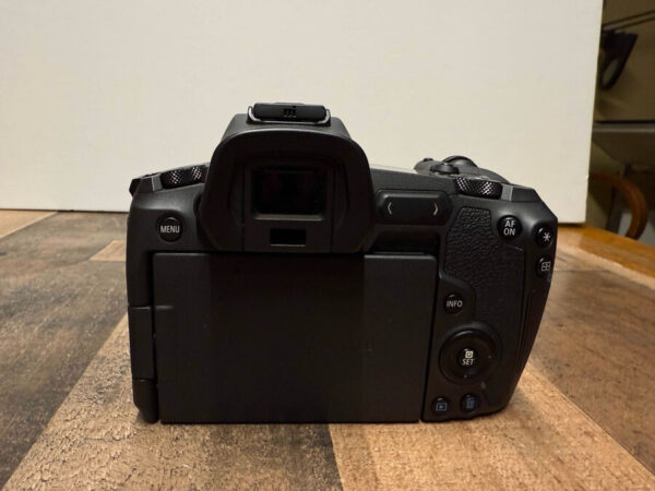 Canon Eos R With 17-40Mm Ef Lens And Canon Ef Adapter - Bag Included! - Image 3
