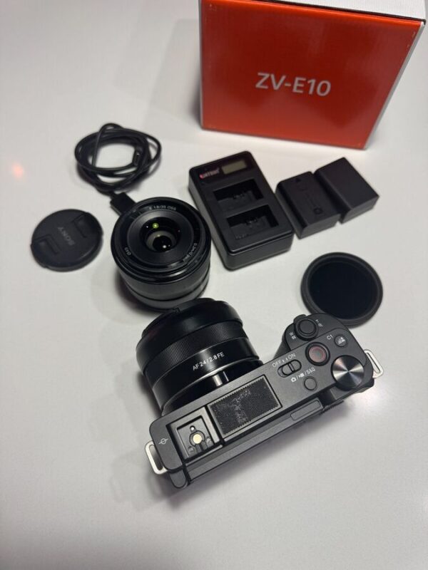 Sony Zv-E10 + Sony 35Mm 1.8 + Samyang 24Mm 2.8 + Accessories - Image 3