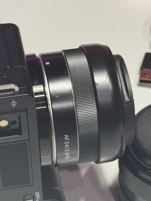 Sony Zv-E10 + Sony 35Mm 1.8 + Samyang 24Mm 2.8 + Accessories - Image 6
