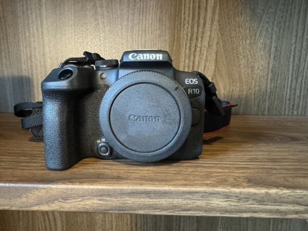 Canon Eos R10 Mirrorless Camera With Rf-S 18-45 F/4.5-6.3 Is Stm Lens - Black - Image 4