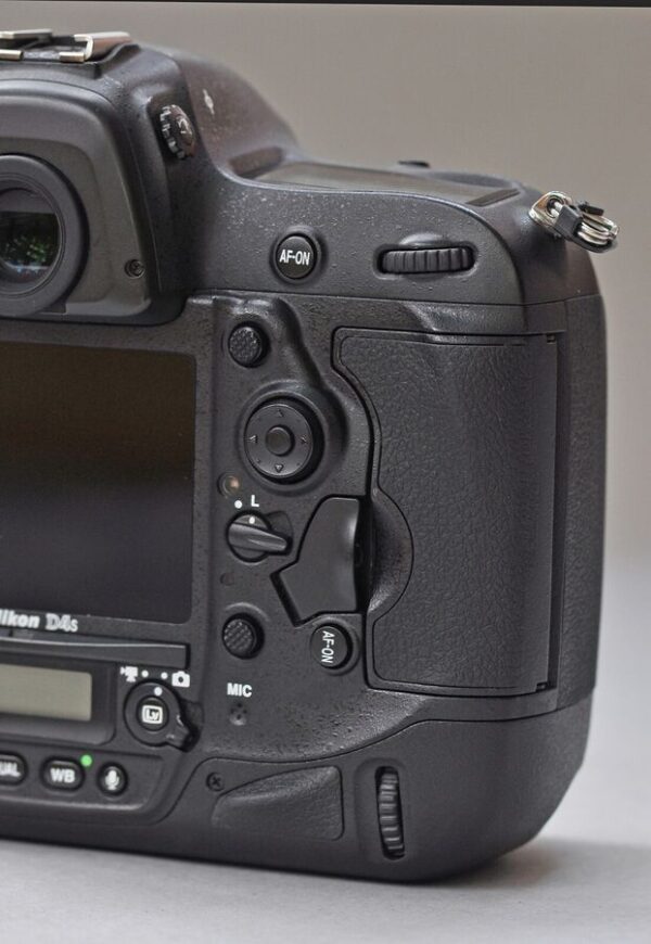Nikon D4S 16.2Mp Digital Slr Camera Body - Image 3