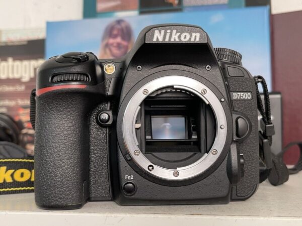 Nikon D7500 D 7500 Slr Film Camera Dx Slr Camera 20.9 Mp Body Near Mint Condition - Image 3