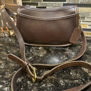 Vintage Coach Leather Zippered Wendie Swinger Crossbody 9031 Mahogany Brown