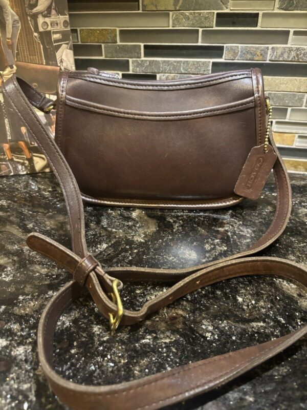 Vintage Coach Leather Zippered Wendie Swinger Crossbody 9031 Mahogany Brown