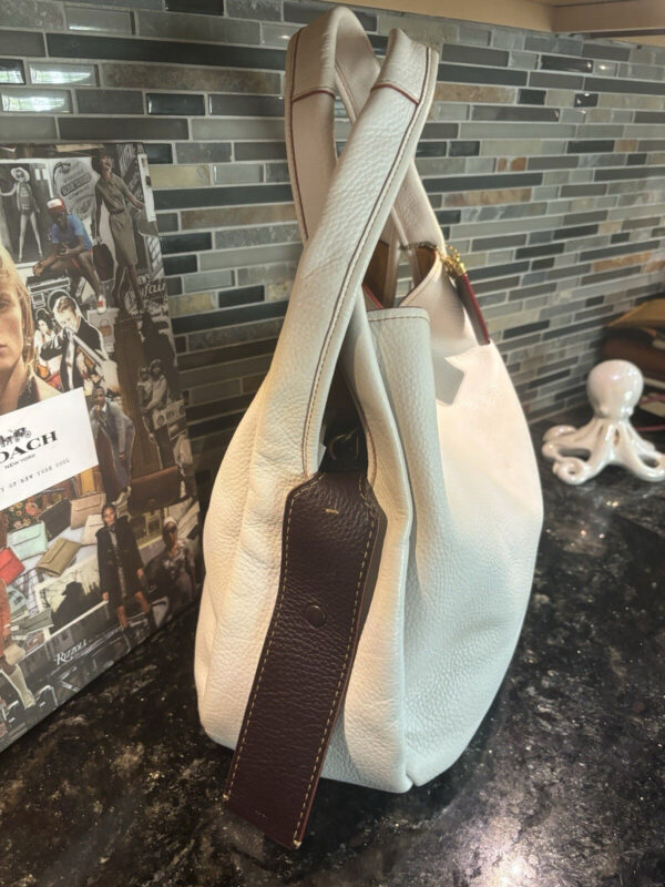 COACH 1941 BANDIT HOBO 39 Glovetanned Pebble Leather Handbag Chalk 86760 - Image 4